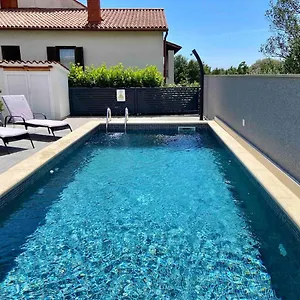 https://apartments-veli-vrh.in-istria.net