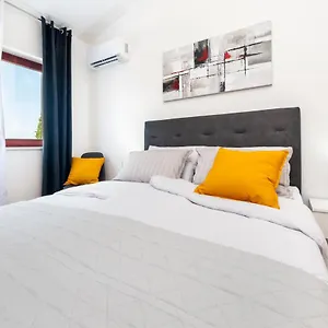 https://apartments-em.pula-hotels.org