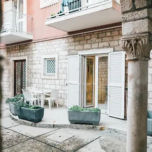 https://modern-1-bedroom-apartment-in-historic-old-town.hotelinzadar.com