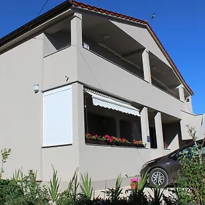 https://apartments-pezic.in-istria.net
